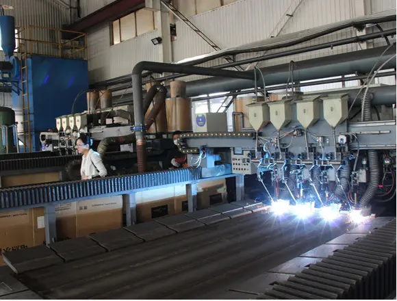 Welding wire is welding steel plate