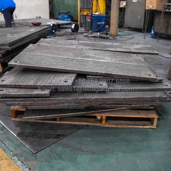 Chromium Carbide Overlay